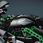 Kép 3/8 - LEGO® Technic: Kawasaki Ninja H2R motorkerékpár (42170)
