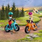 Kép 7/8 - LEGO® Friends: Otthonos kabinok a kalandtáborban (42624)