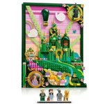 Kép 4/8 - LEGO® Wicked: Emerald City fali dekoráció (76585)