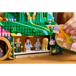 Kép 8/8 - LEGO® Wicked: Emerald City fali dekoráció (76585)