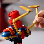 Kép 3/5 - LEGO® Marvel: Vas Pókember mellszobor (76326)