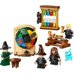 Kép 2/5 - LEGO® Harry Potter: Roxfort™ kastély: A Teszlek Süveg kiválasztási ceremóniája (76460)