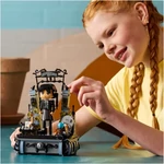 Kép 5/6 - LEGO® Wednesday Addams figura (76780)