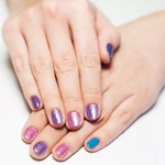Kép 5/5 - Crazy Chic Glitter Pen csillogó körmök szett – Clementoni