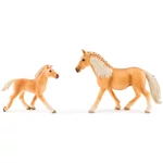 Kép 3/3 - Faunica: Fa lovarda ló figurákkal 3 db-os játékszett – Woodyland