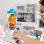 Kép 4/6 - Smoothie készítő turmixgép fa kiegészítőkkel – Melissa & Doug