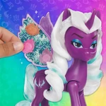Kép 3/4 - Én kicsi Pónim: Szárnyas meglepetés Opaline Arcana figuraszett – Hasbro