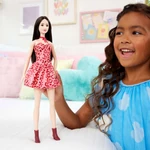 Kép 5/5 - Barbie: Fashionista Barátnők barna hajú stílusos divatbaba leopárdmintás ruhában – Mattel
