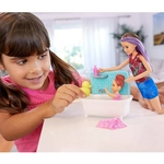 Kép 3/3 - Barbie: Skipper fürdető bébiszitter játékszett – Mattel