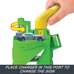 Kép 4/6 - Hot Wheels: City töltőállomás pályaszett 1 db kisautóval – Mattel