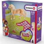 Kép 1/3 - Schleich: Horse Club – Sophia divat kreációja játékszett ló figurával (42431)