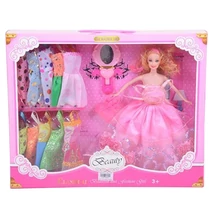 Öltöztethető Carola baba divatos ruhadarabokkal és tükörrel 28 cm