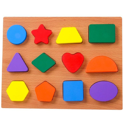 Fa puzzle színes formákkal