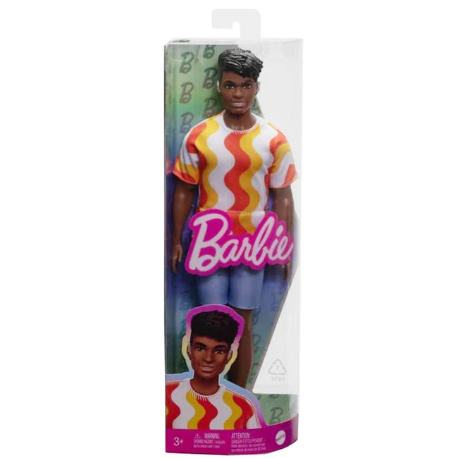 Barbie Fashionista fiú baba hullámos, színes pólóban – Mattel