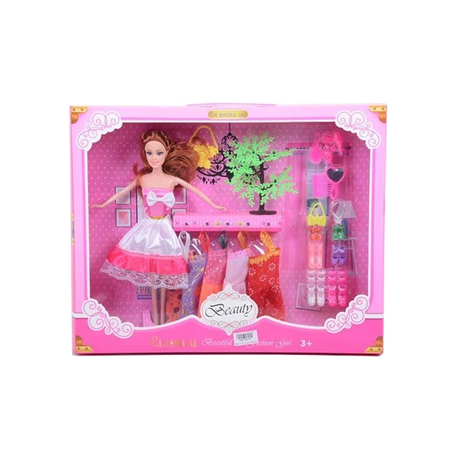 Öltöztethető Betty baba dísznövénnyel, ruhadarabokkal és divatos kiegészítőkkel 28 cm